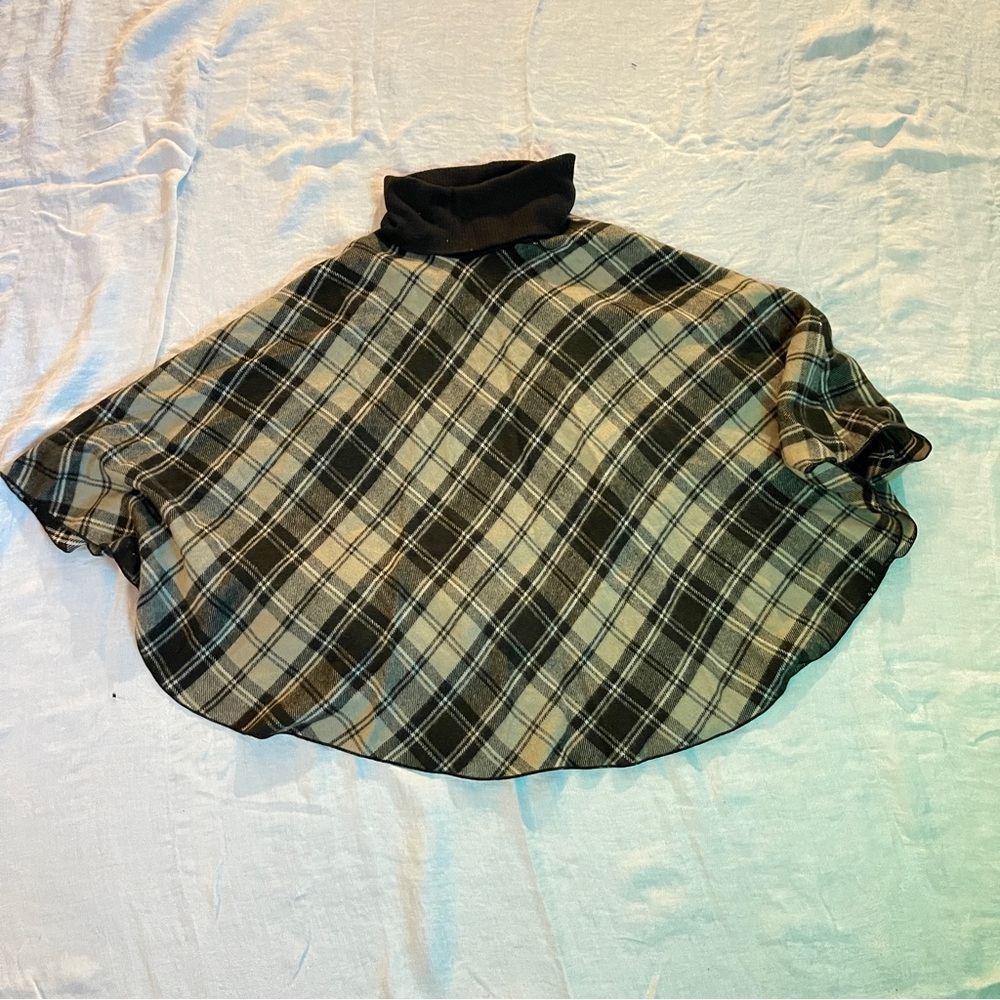 Color swatch, Poncho Shirt, size, medium, black, pattern plaid